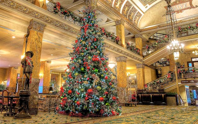 Milwaukee hotels list holiday events