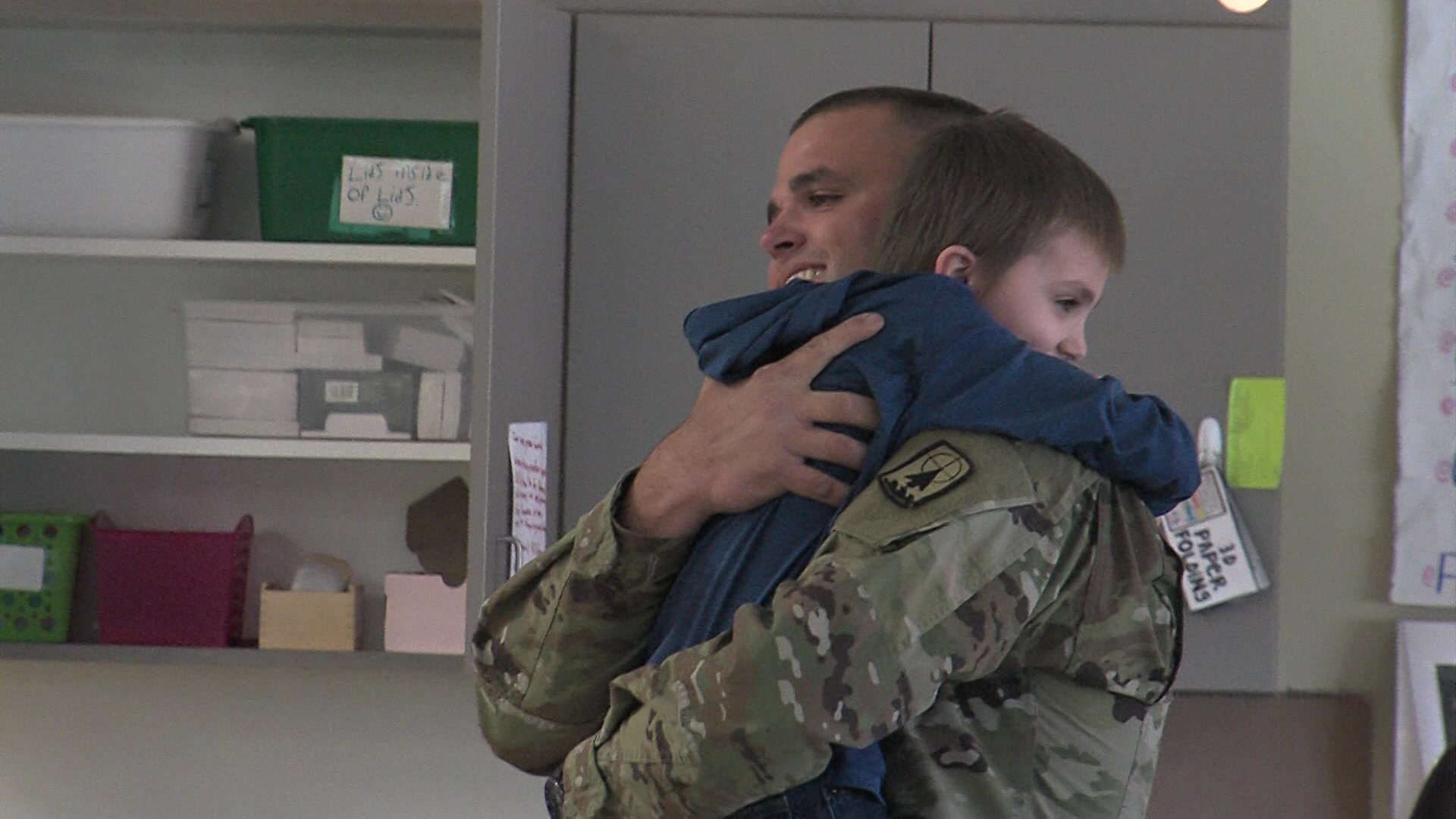 Military dad surprises Glenwood Elementary second grader 